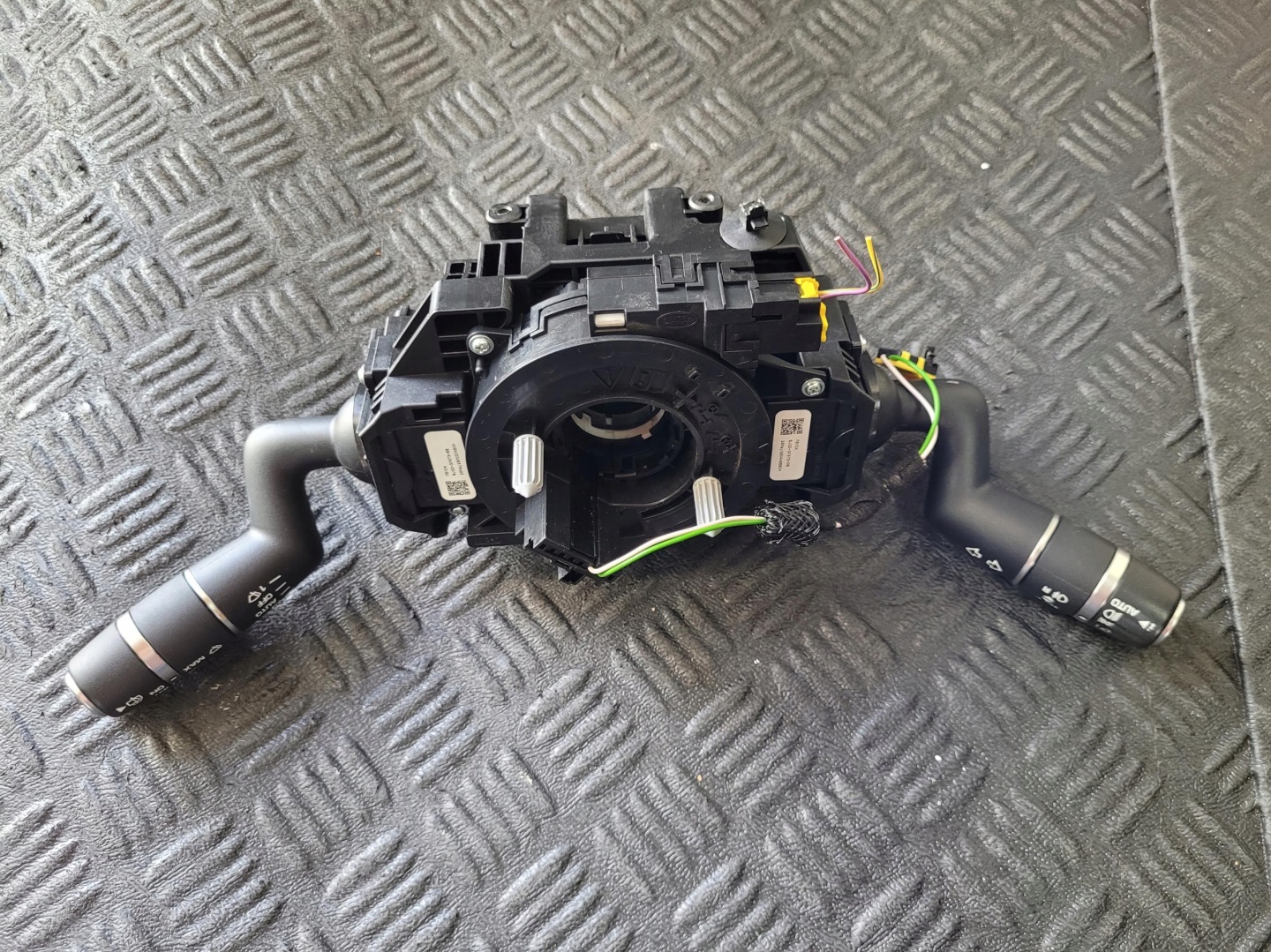 steering wheel levers and controls ring airbag control JAGUAR F-PACE X761