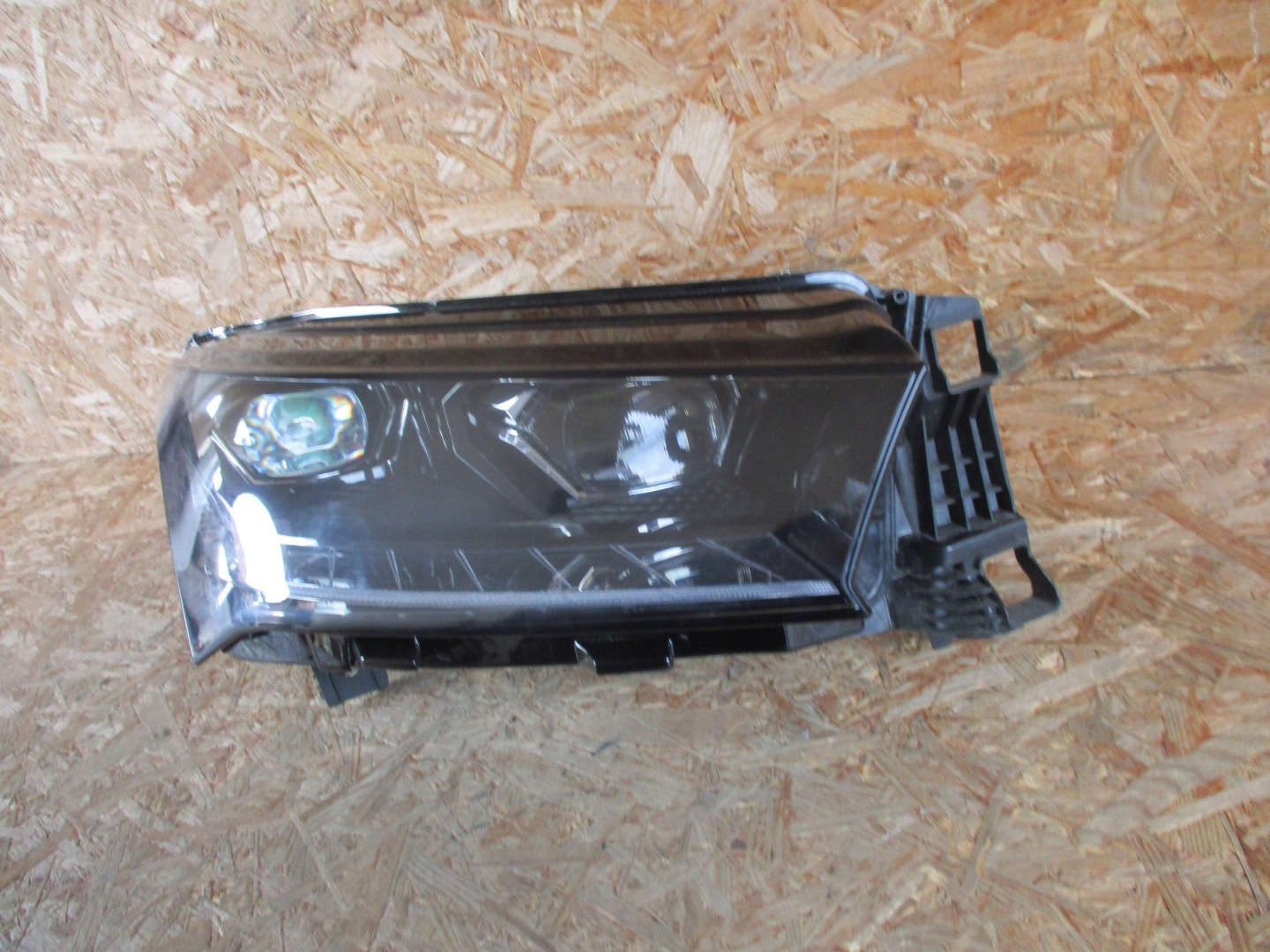 light front front right SKODA ENYAQ KRISTAL LIGHTING