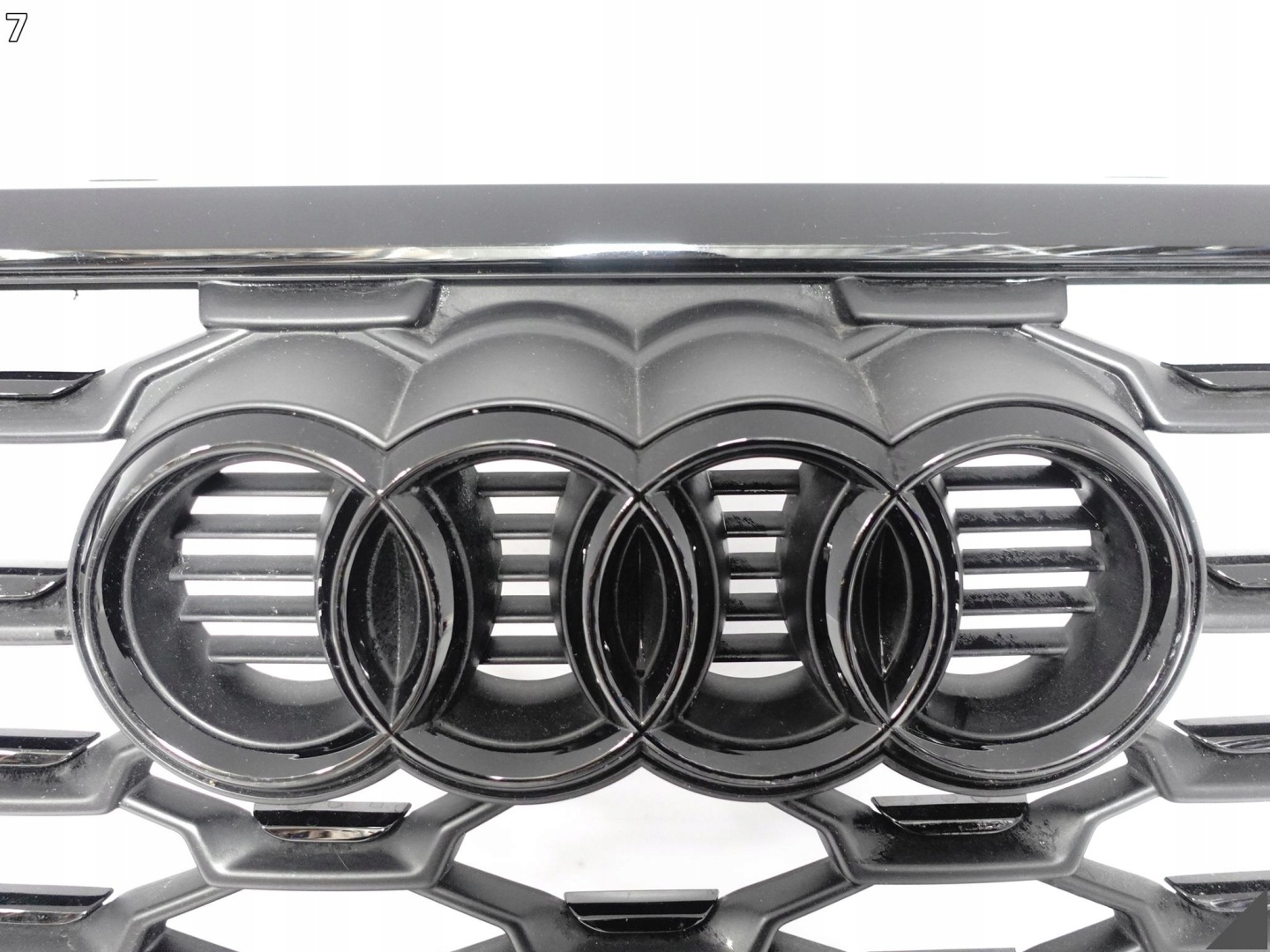 AUDI Q3 II F3 83F S-LINE 18- grill grille grid intake W bumper front
