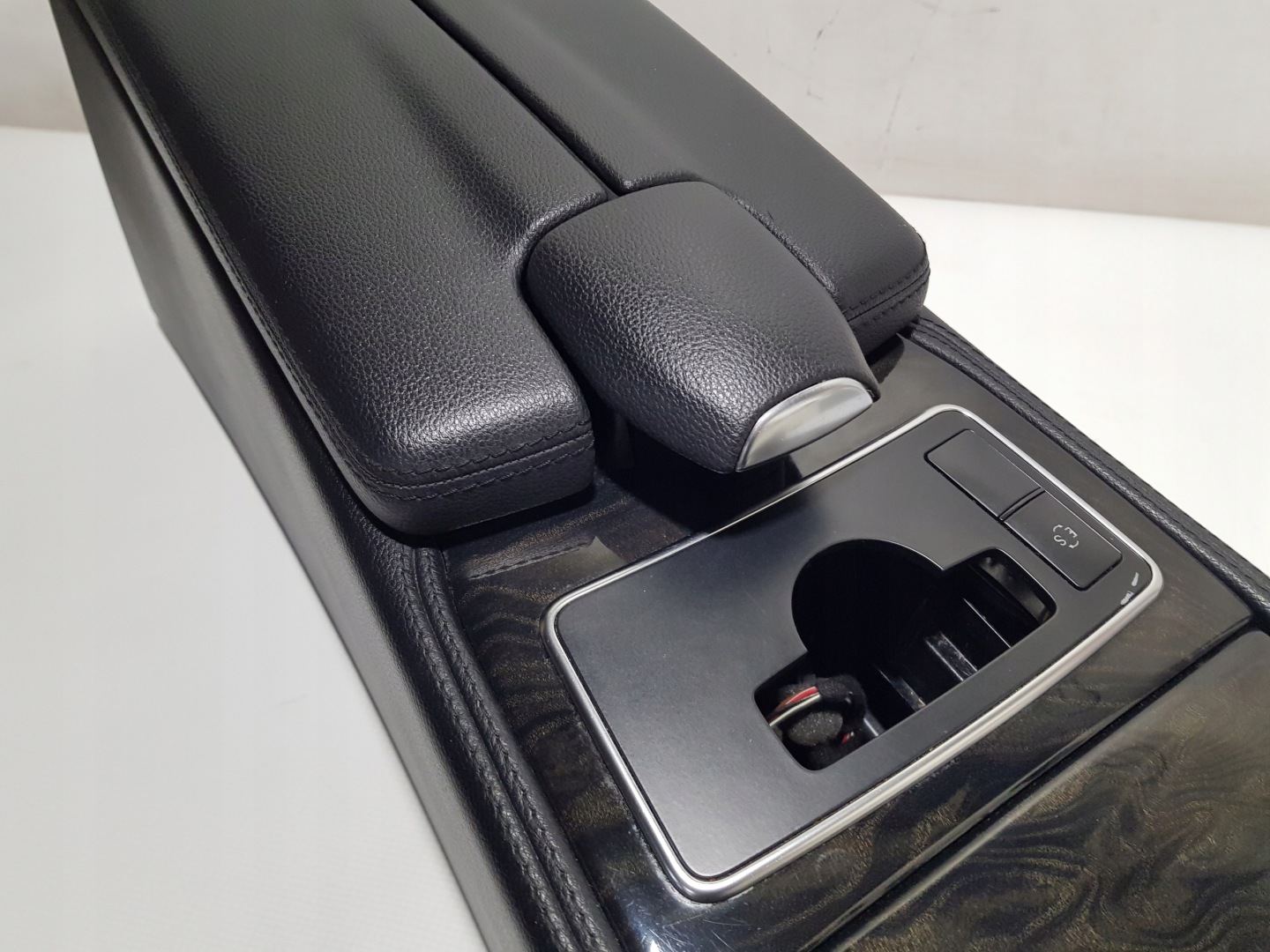 armrest front front MERCEDES CLS W218 tunnel