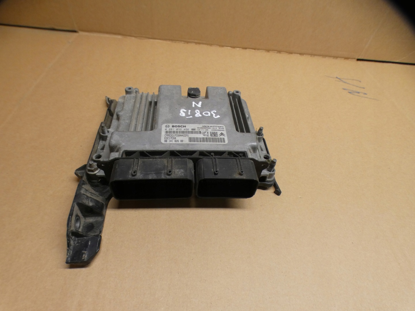 PEUGEOT 308 T9 control unit computer of the engine 981418268 02810324560