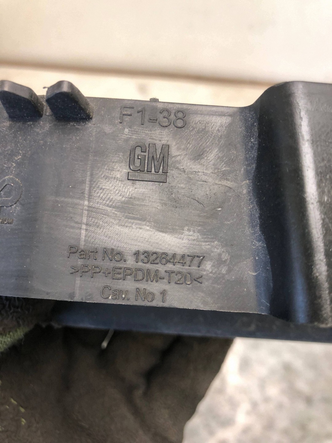 Console Support plaque Armature Avant OPEL ASTRA J 13264477