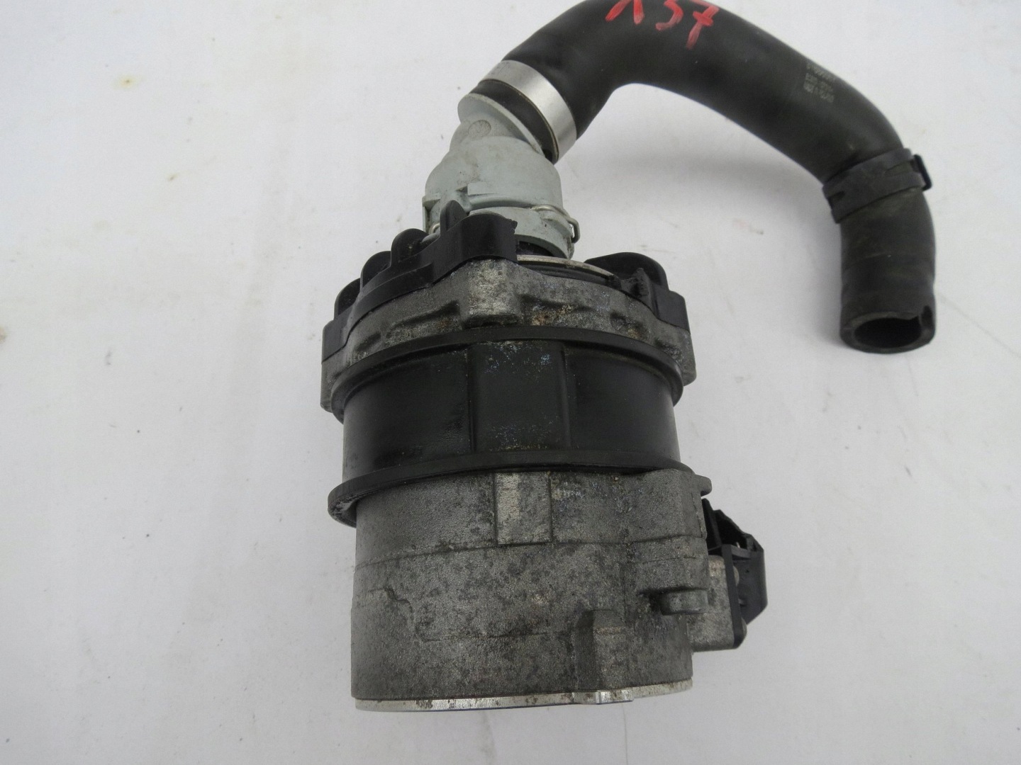 water pump VOLVO S90 V90 T8 HYBRYDA 31338399