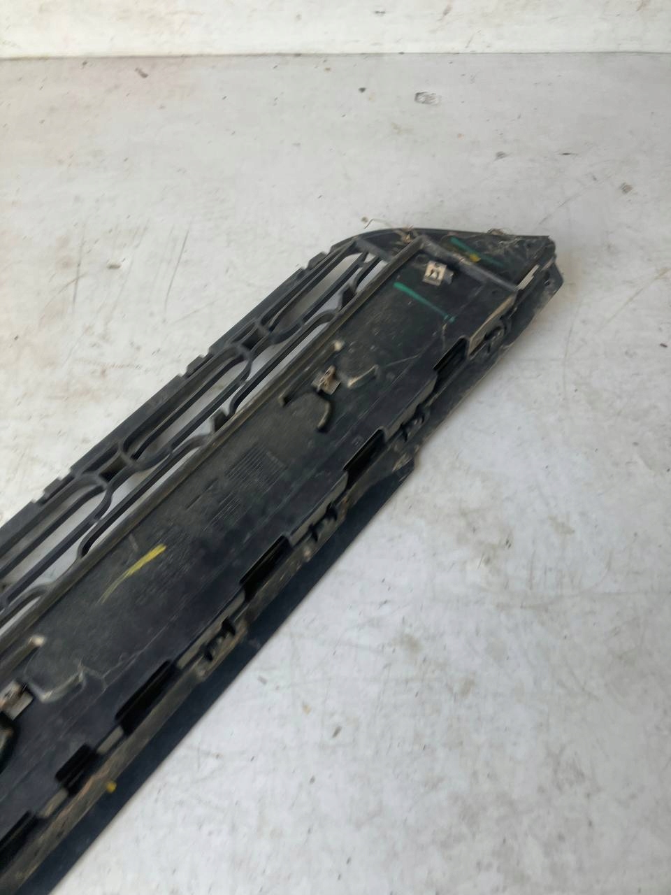 grid of a bumper front central lower CITROEN C3 III 9812062277