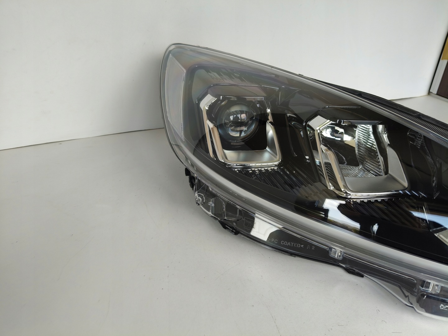 light right REFLEKTOR FORD KUGA MK3 LED 19
