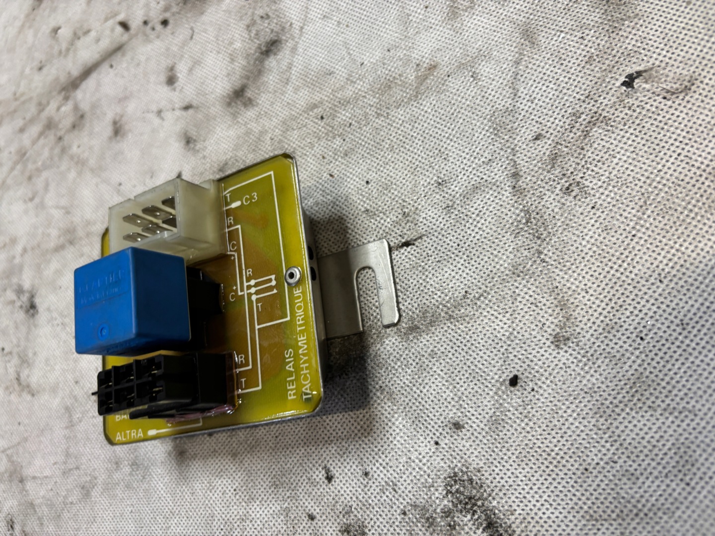 relay RENAULT CRESTO 5010019019 24V-32V