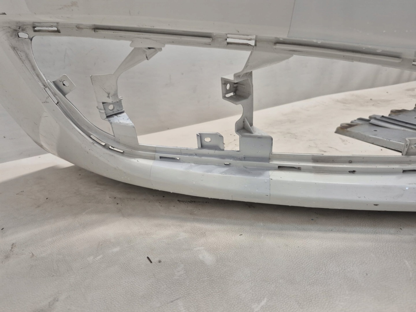 OPEL INSIGNIA A and 1 LIFT 13-17 bumper front front washer 4XPDC
