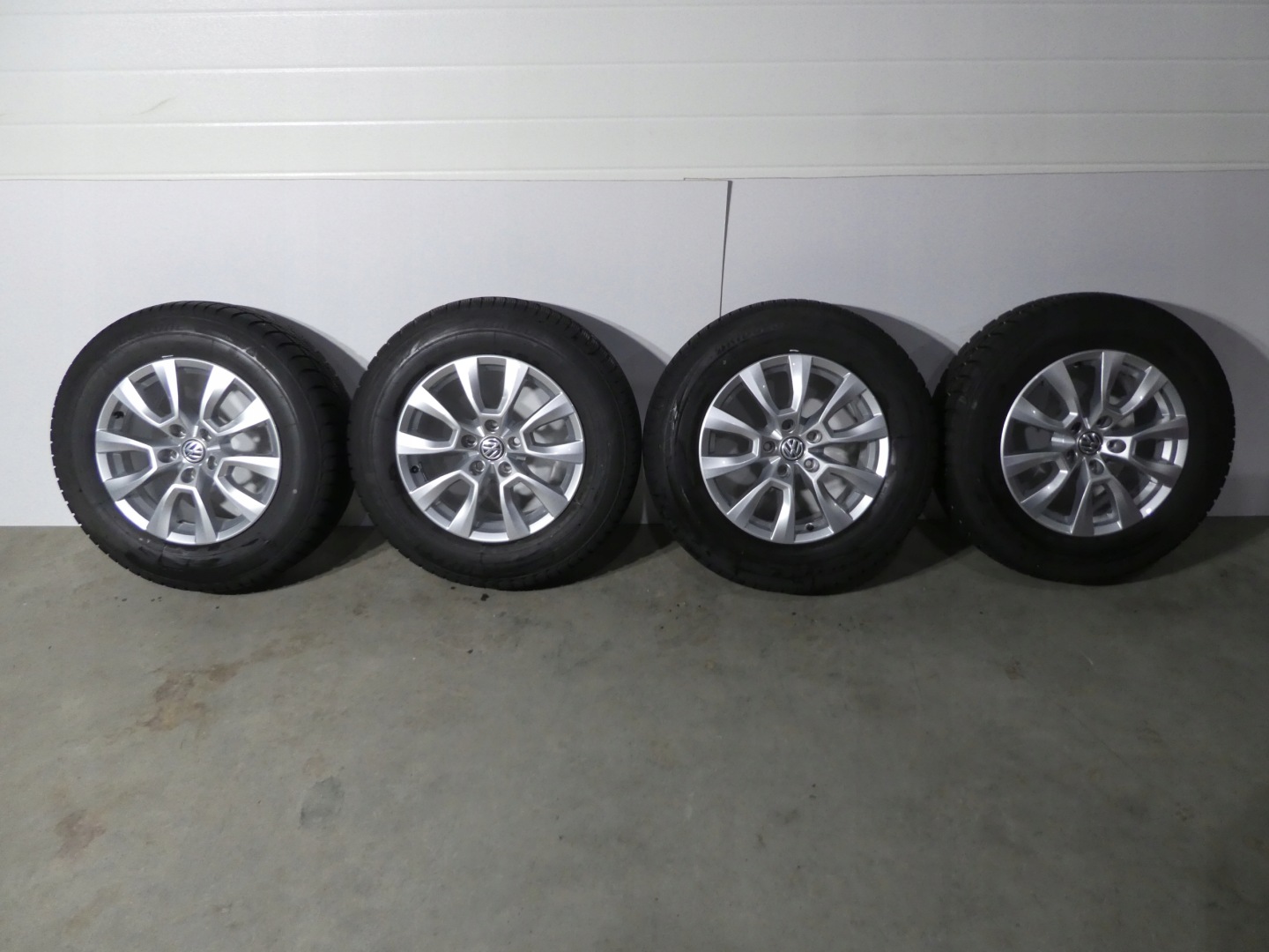 4X wheels discs tyres VW AMAROK 2H6601025A 245/65/17 2019R