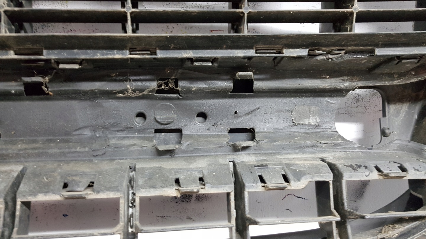 PEUGEOT 3008 2009 - bumper front 8633