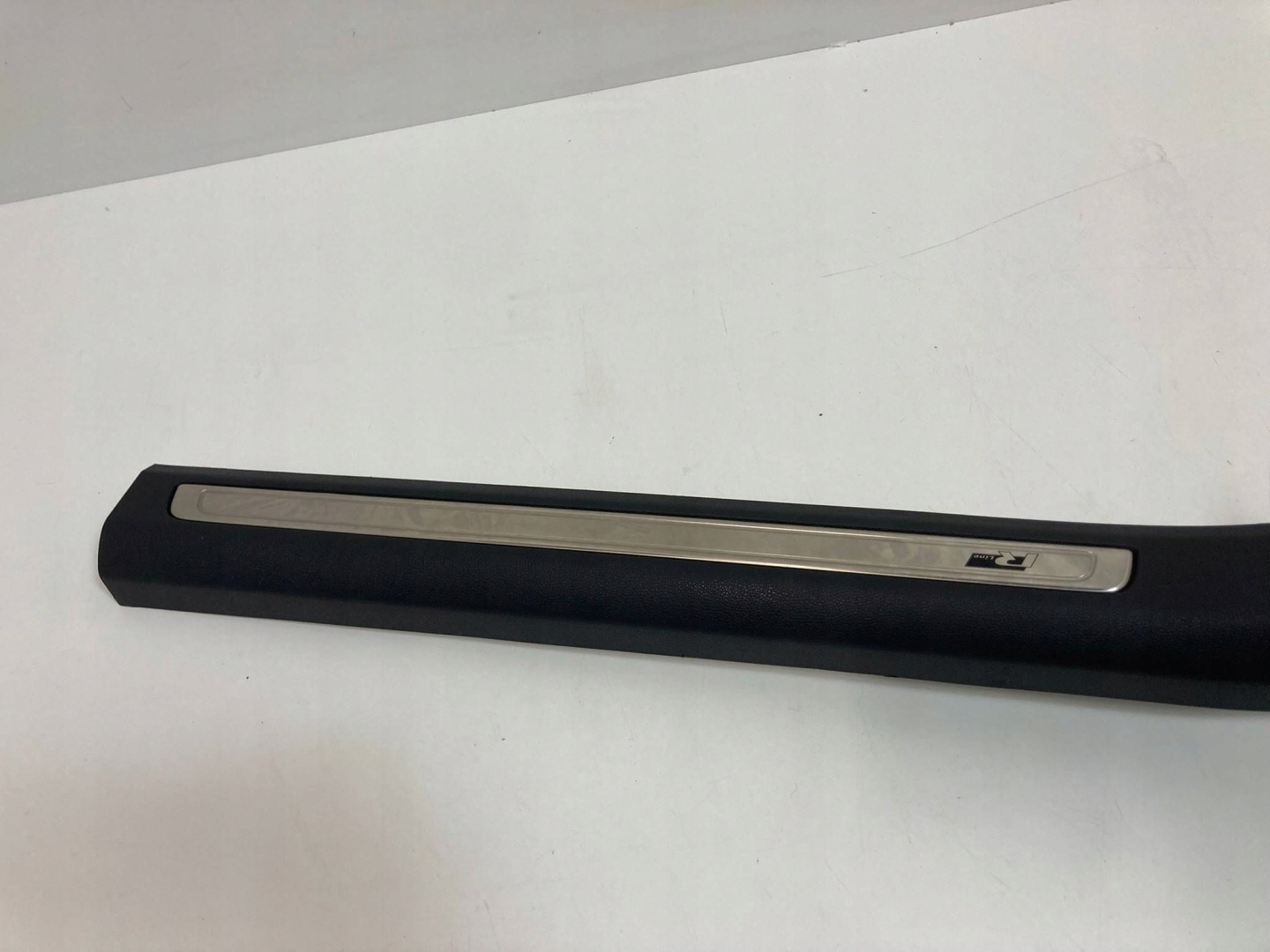 Volkswagen PASSAT B8 cap moulding threshold right R-line 3G0853372M