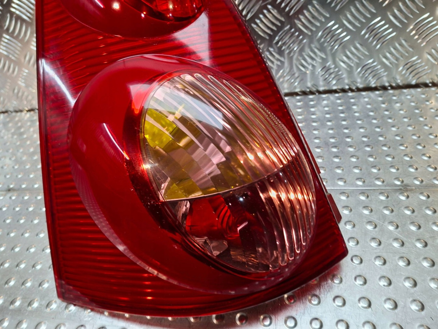 light rear left 81560-0H040 PEUGEOT 107 2005