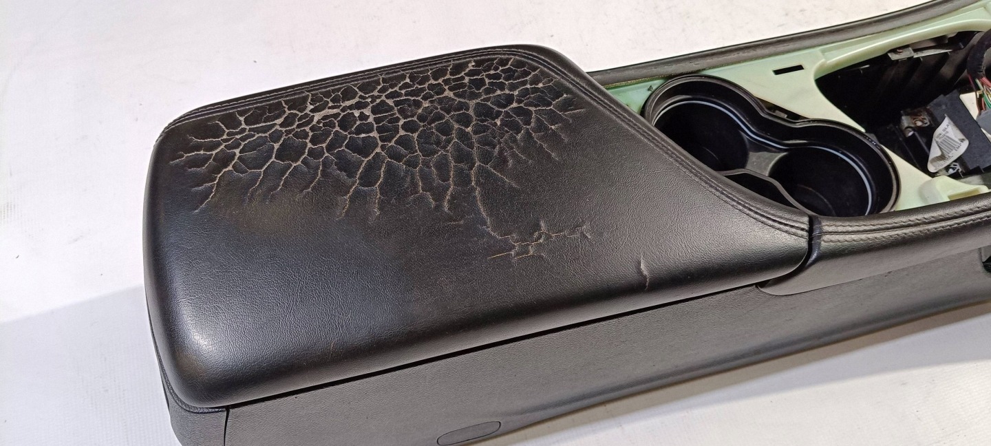 console tunel central armrest Dodge Challenger 2015