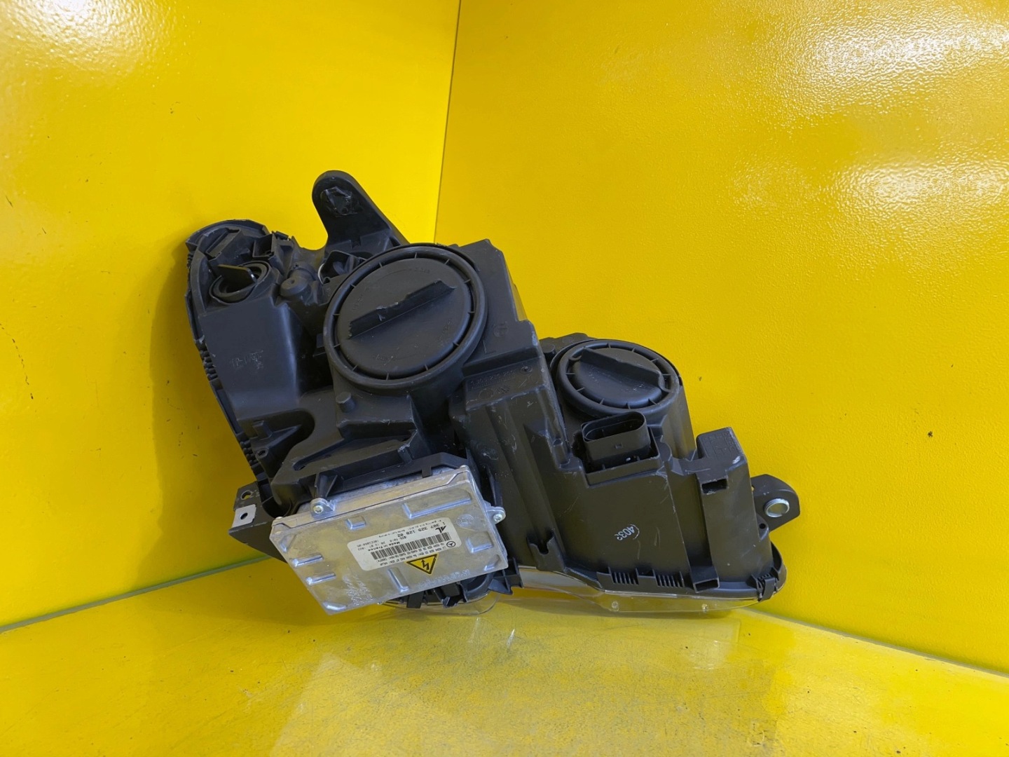 LIGHT LEFT MERCEDES W204 BI XENON A2048207561