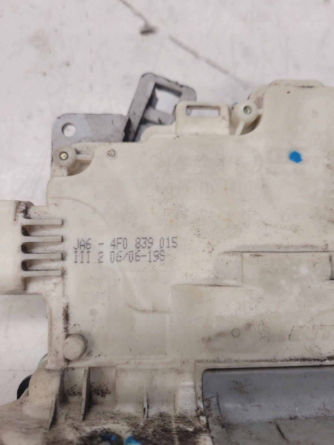 lock door left rear part AUDI A6 C6 A3 4F0839015 8-PIN