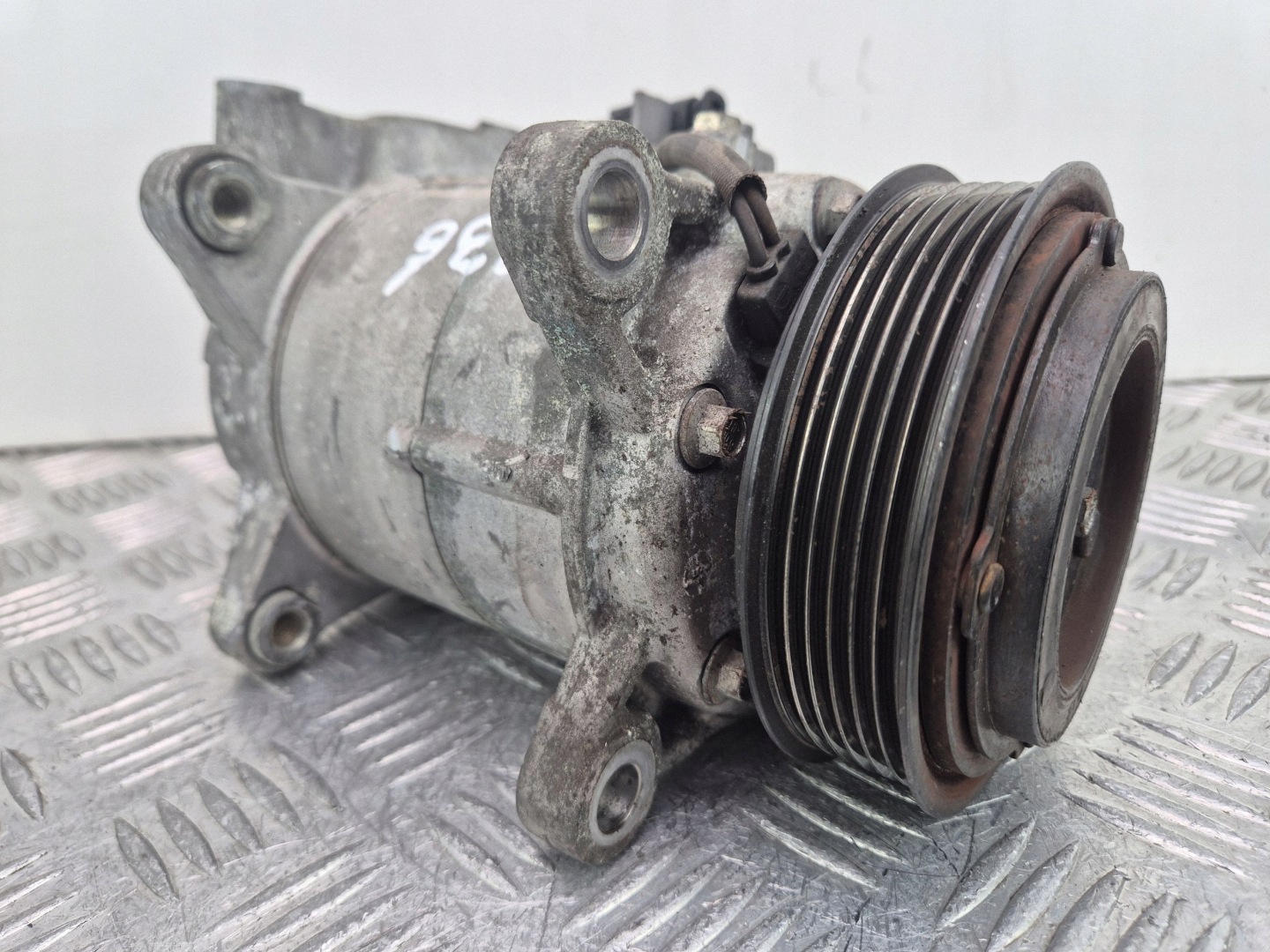 BMW 2 F46 218d klimakompressor 9295050 B47C20A