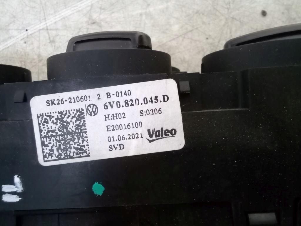 Skoda Fabia III 3 control panel air conditioning devices 6V0820045D