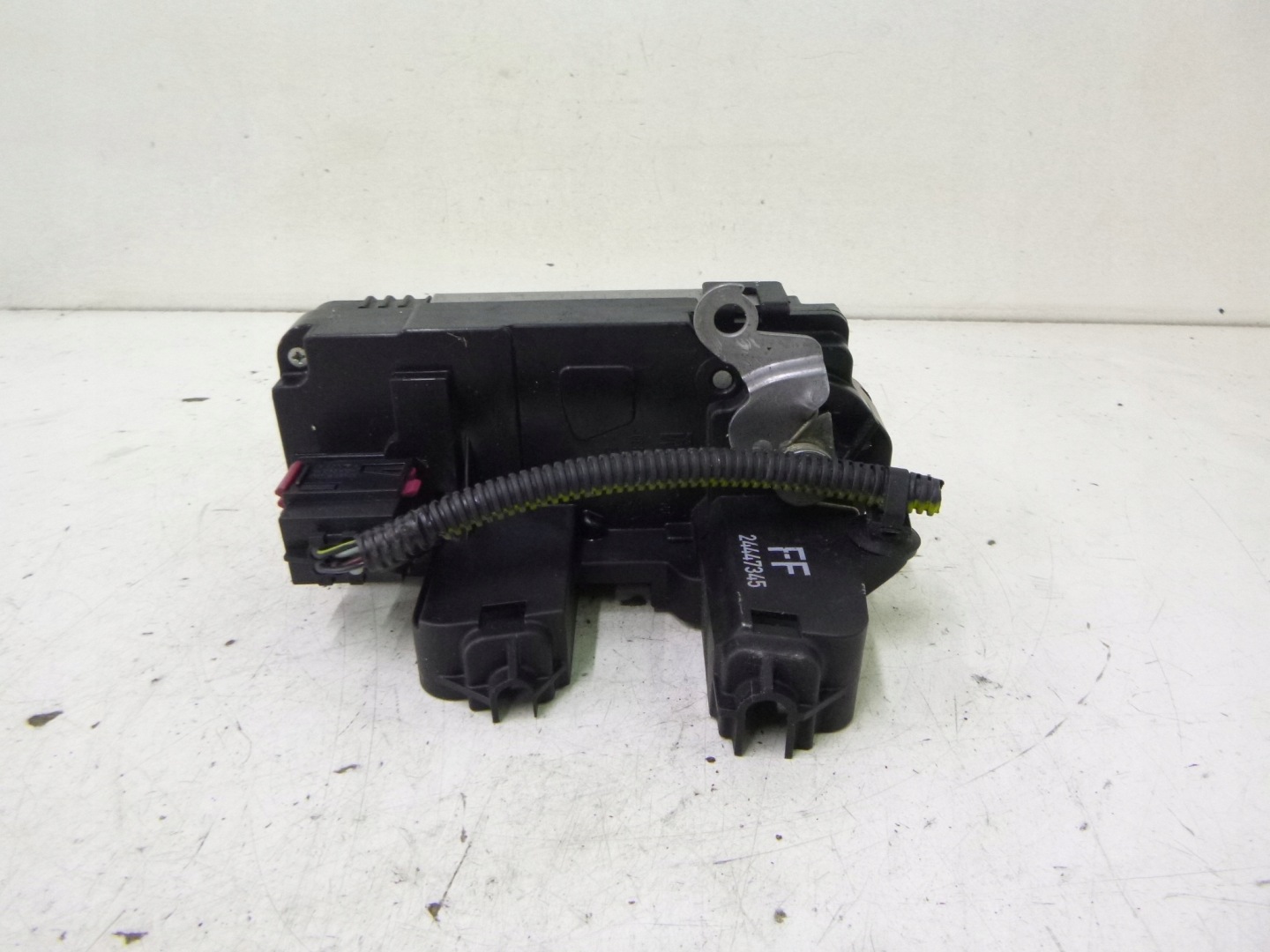 lock door rear part left Opel Signum 2003r.