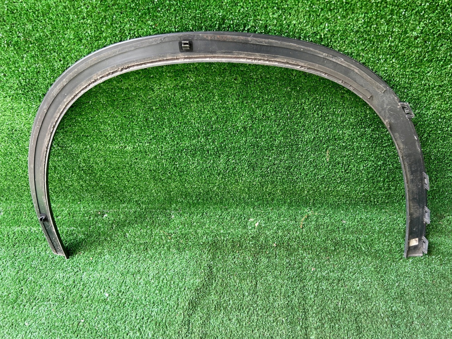 MERCEDES GLA moulding fender left front A1568852322