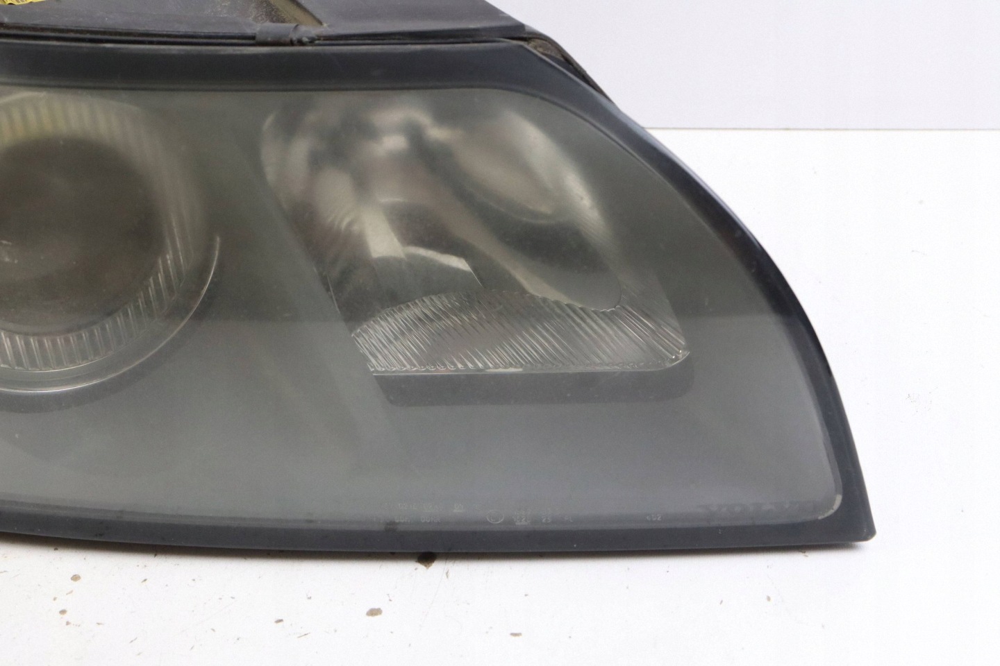 VOLVO V50 and light front right front 30698886 0301198204 EUROPA