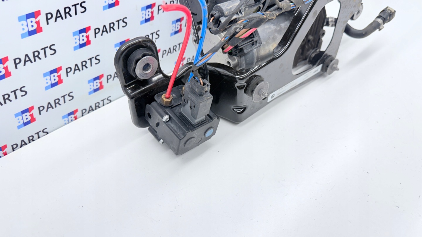 BMW X5 E70 compressor; springing PNEUMATYCZNEGO NIVO complete 6859714