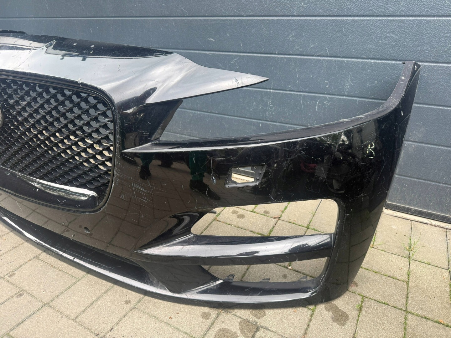 Jaguar F Pace 16- bumper front front