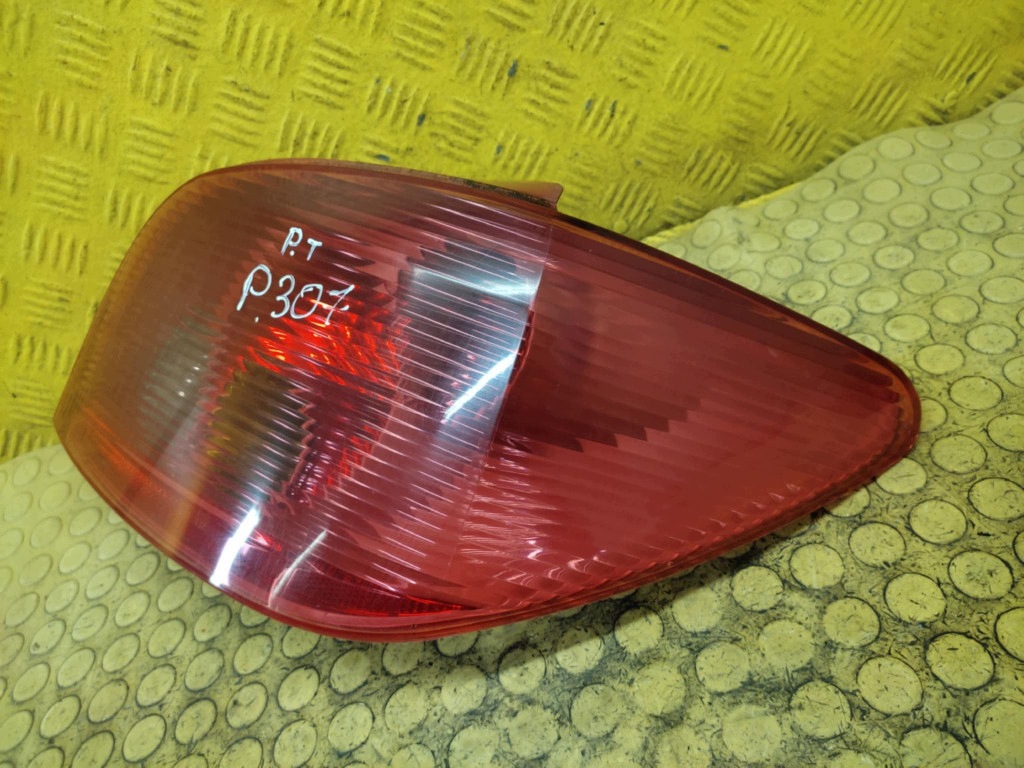 PEUGEOT 307 light right rear part