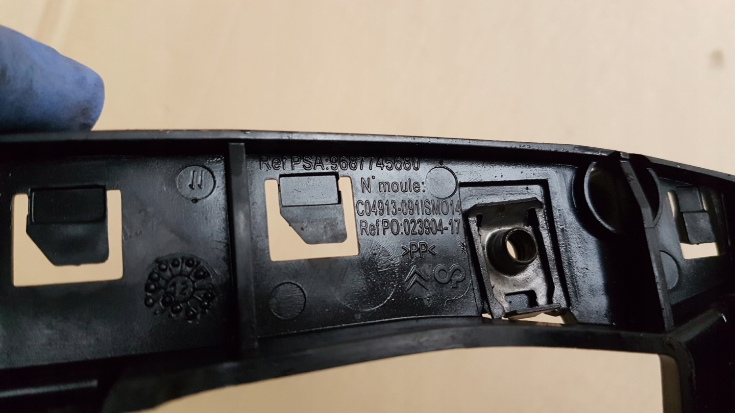 Support Aile Droite CITROEN C4 II 10-17