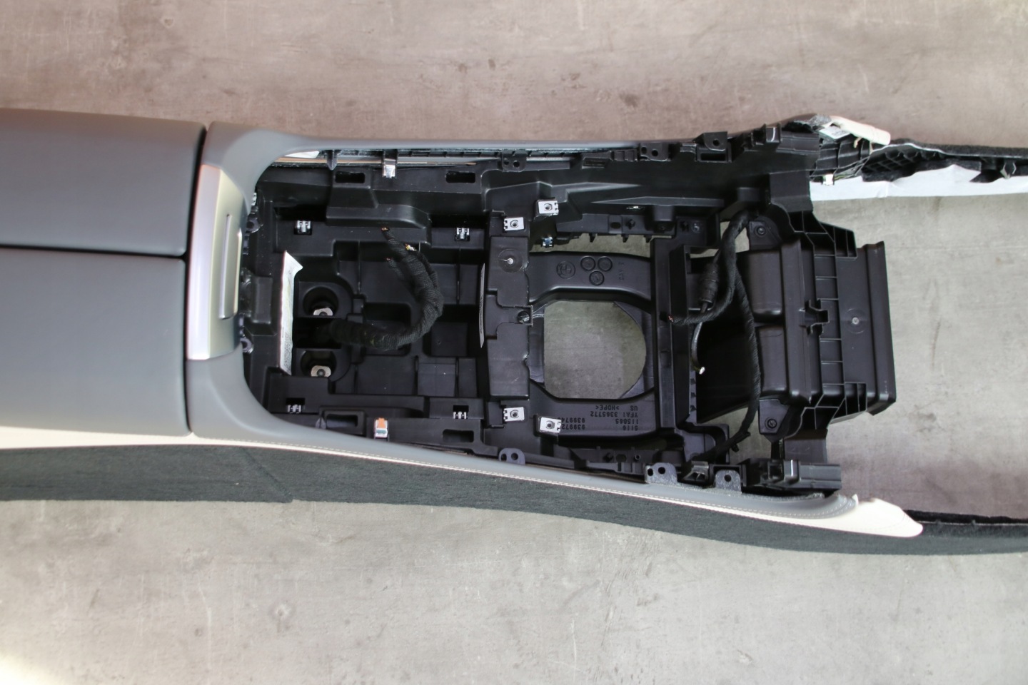 BMW X7 G07 TUNEL central console armrest ELFENBEINWEISS ATLAS GREY