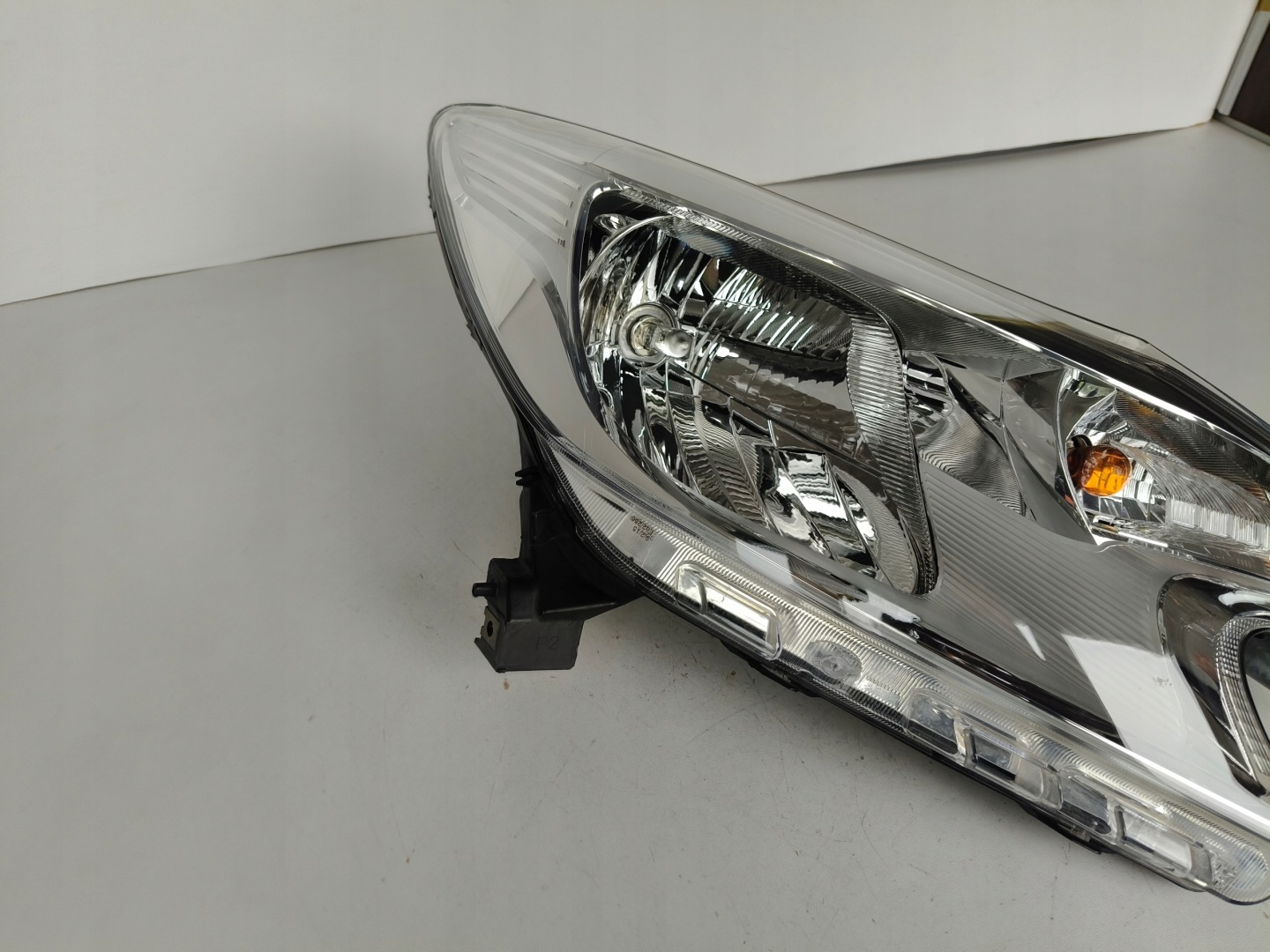 light right REFLEKTOR NISSAN NOTE E12 13