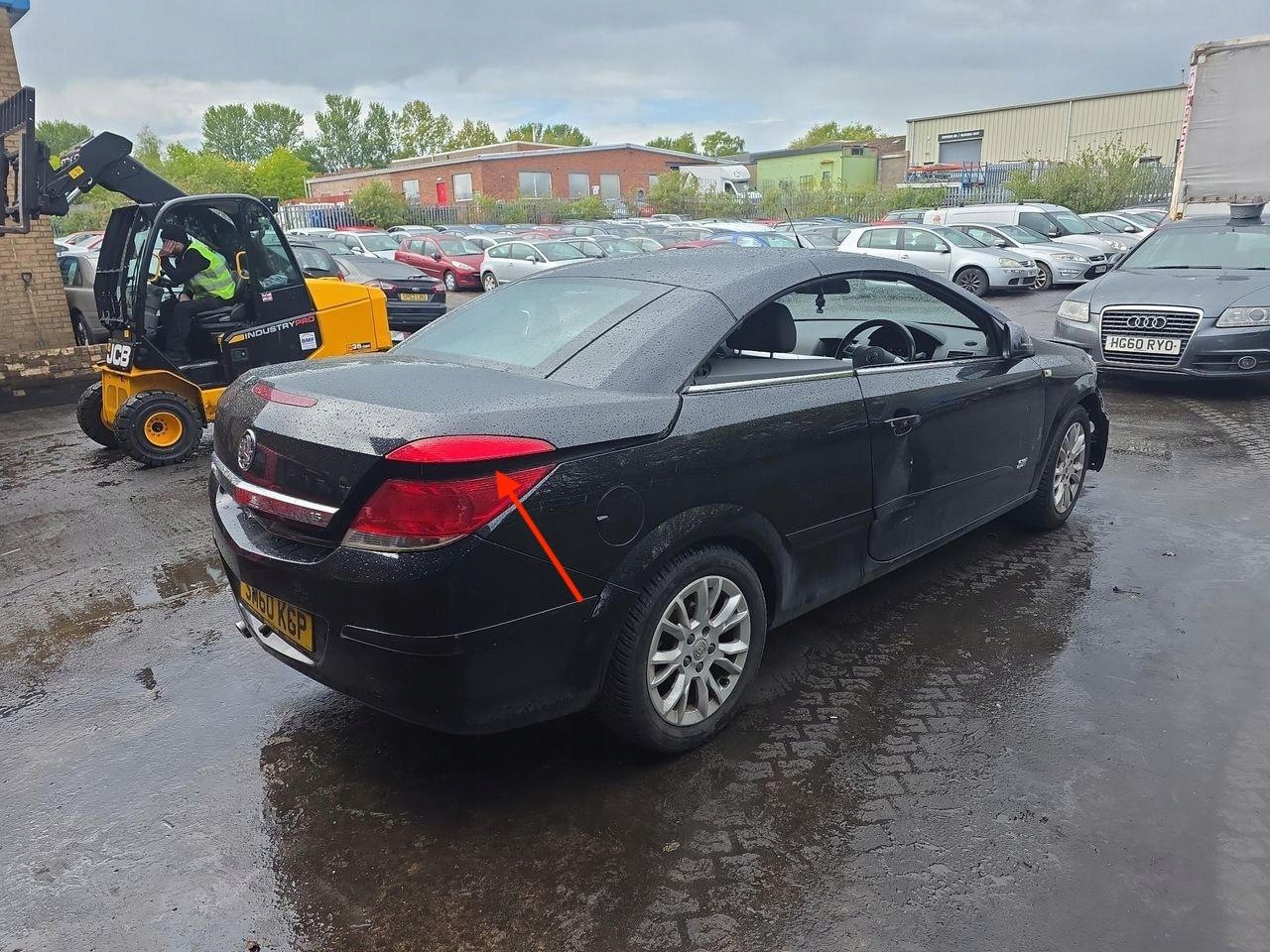 Odblask right side Opel Astra H facelift 2010 13262043