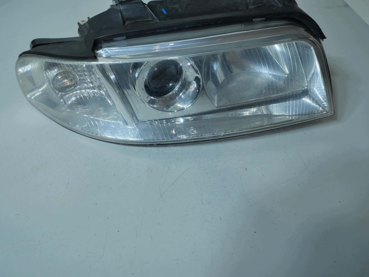 light front right TYC 20-A005 AUDI A4 B5 FL replacement