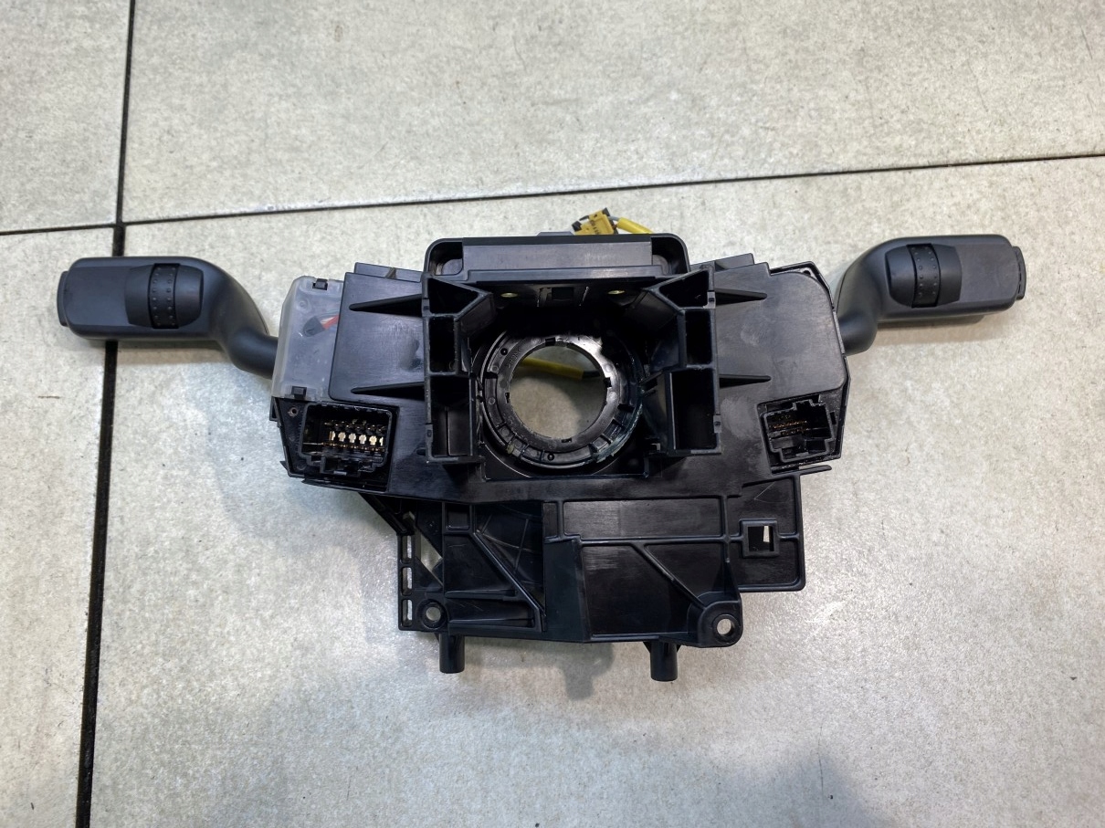 steering wheel levers and controls FOCUS C-MAX 3M5T13N064DG