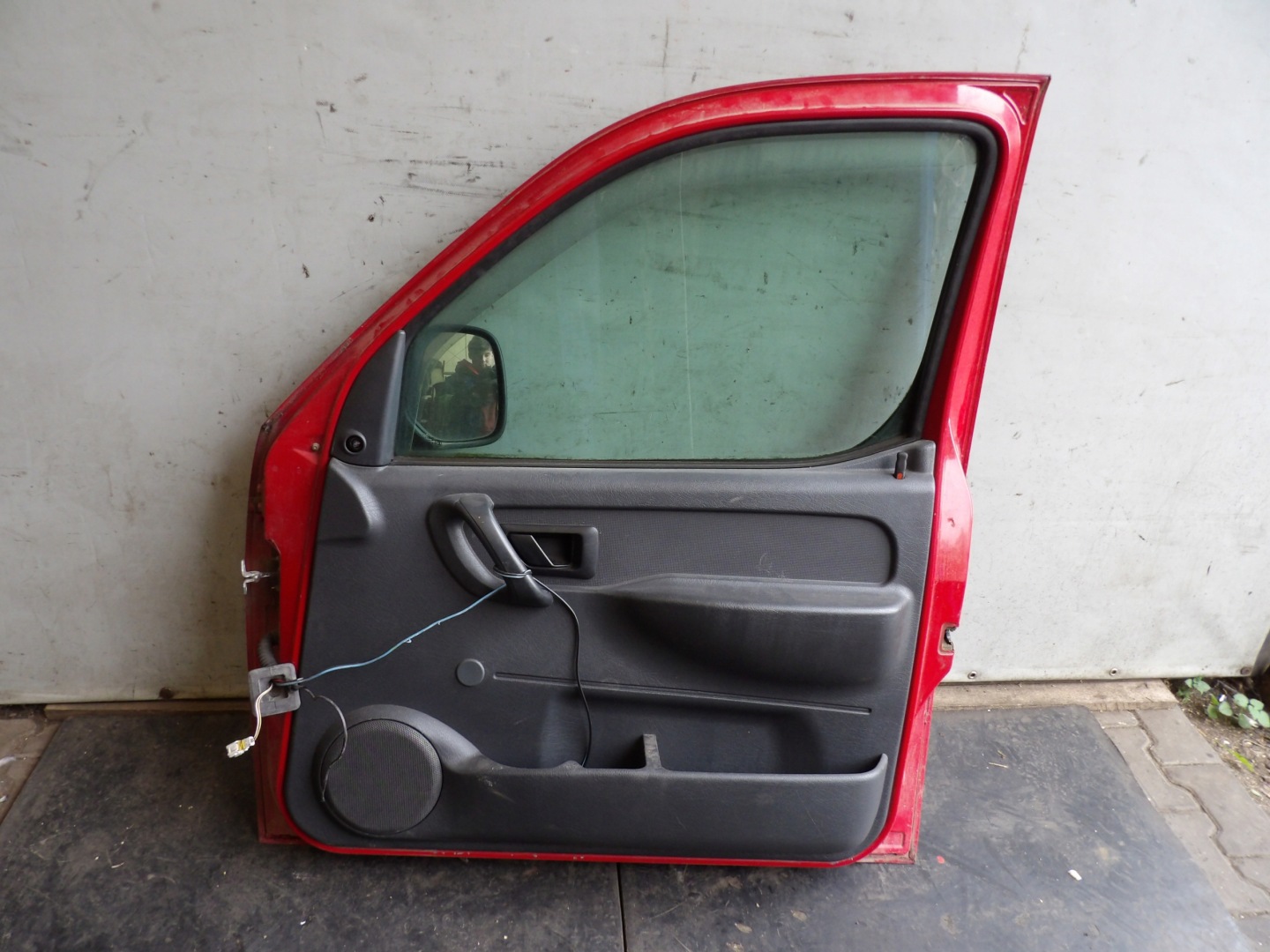 Citroen Berlingo and door front right