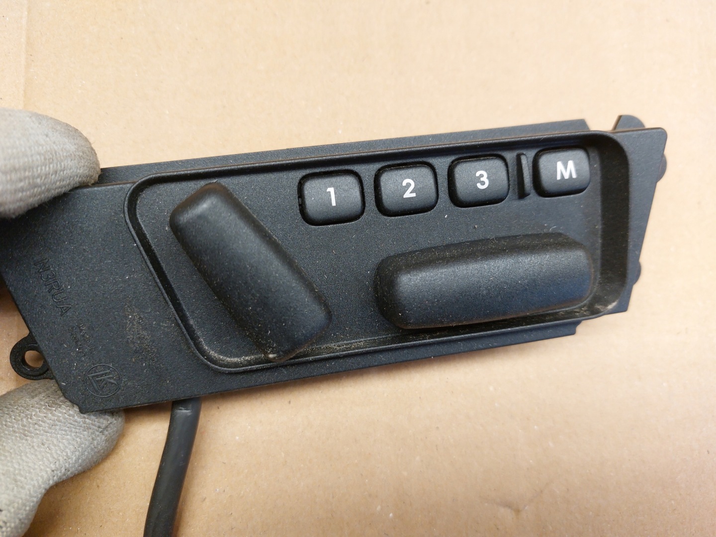control panel PAMIECI seat right ASTON MARTIN VANTAGE 7G43-14A701-AC