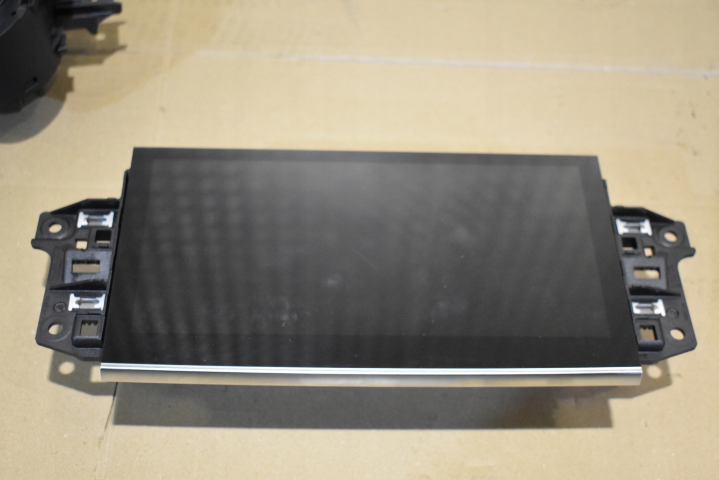 IDEALNY EKRAN Schermo LCD AUDI Q8 1