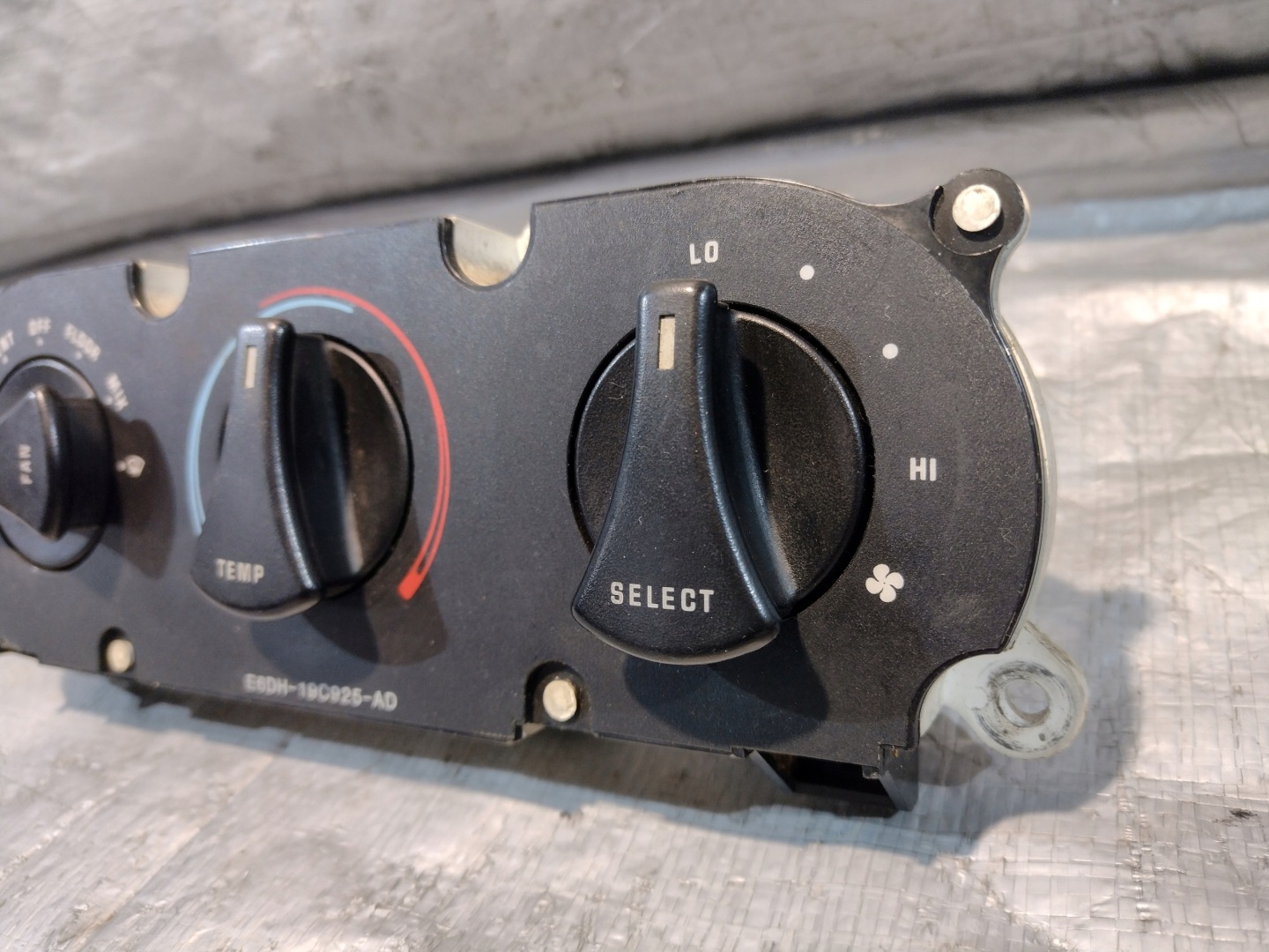 Panel rešetka ventilacije Ford Taurus i 1 E6DH-19C925-AD