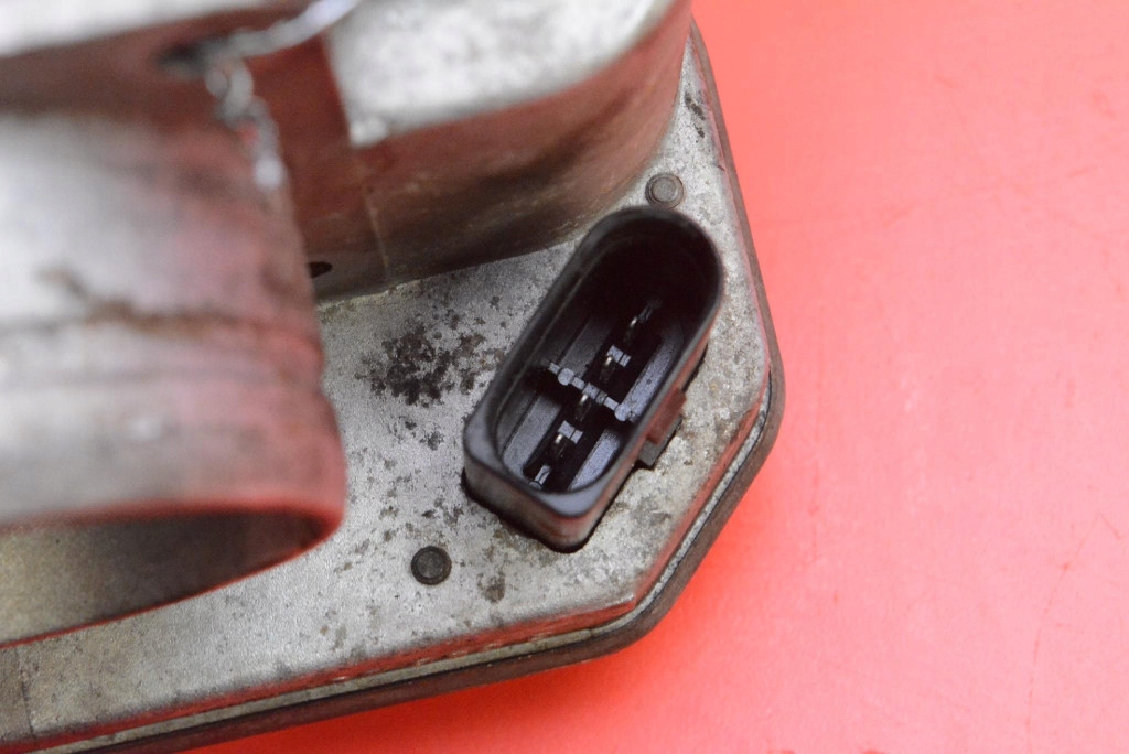 Valvola a farfalla 038128063C VW GOLF 5 V 2.0 SDI 75 KM 03-09