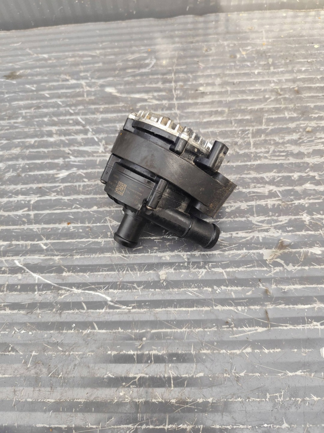 VW T-ROC 2GA LIFT water pump 04L965567C