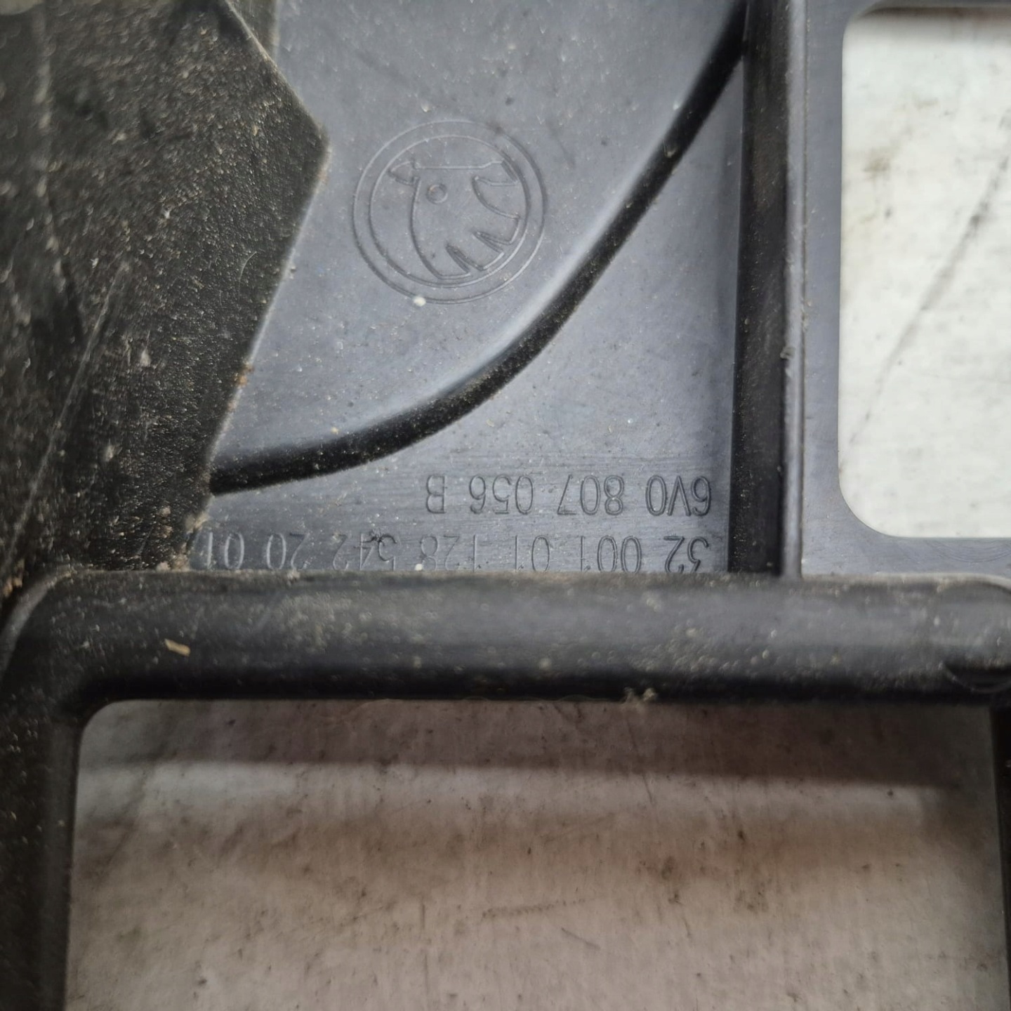 SKODA FABIA 3 III 6V0 support right of a bumper front 6V0807056B