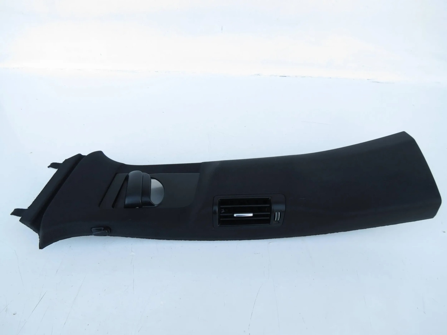cover SLUPKA B left VOLVO XC60 II 17