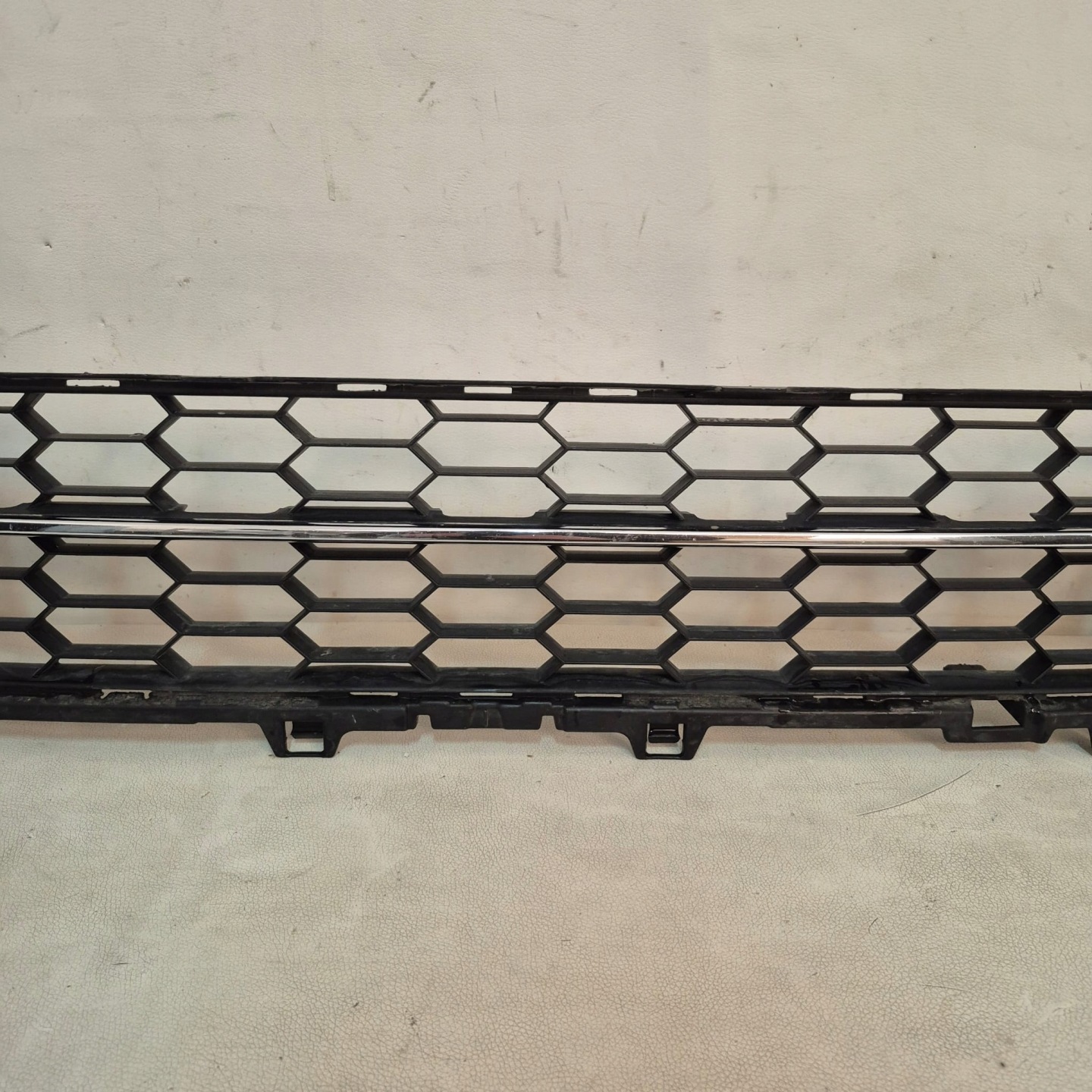 SKODA SUPERB III 15r. -> grid of a bumper central front 3V0853677