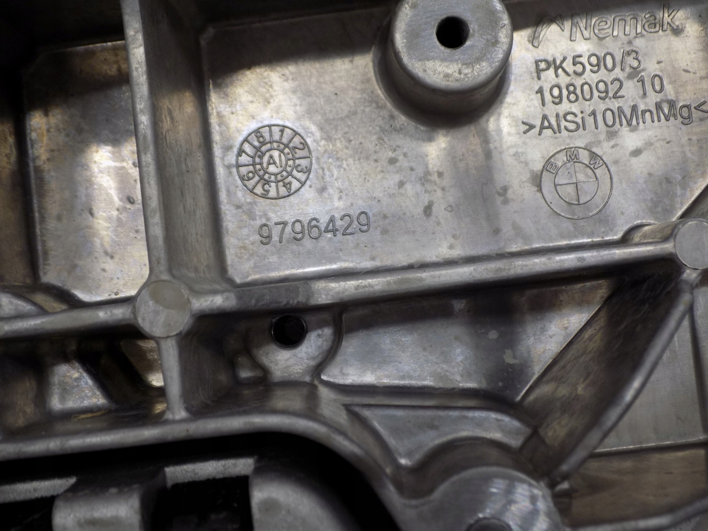 BMW IX1 X1 U11 holder of the engine front 9796429