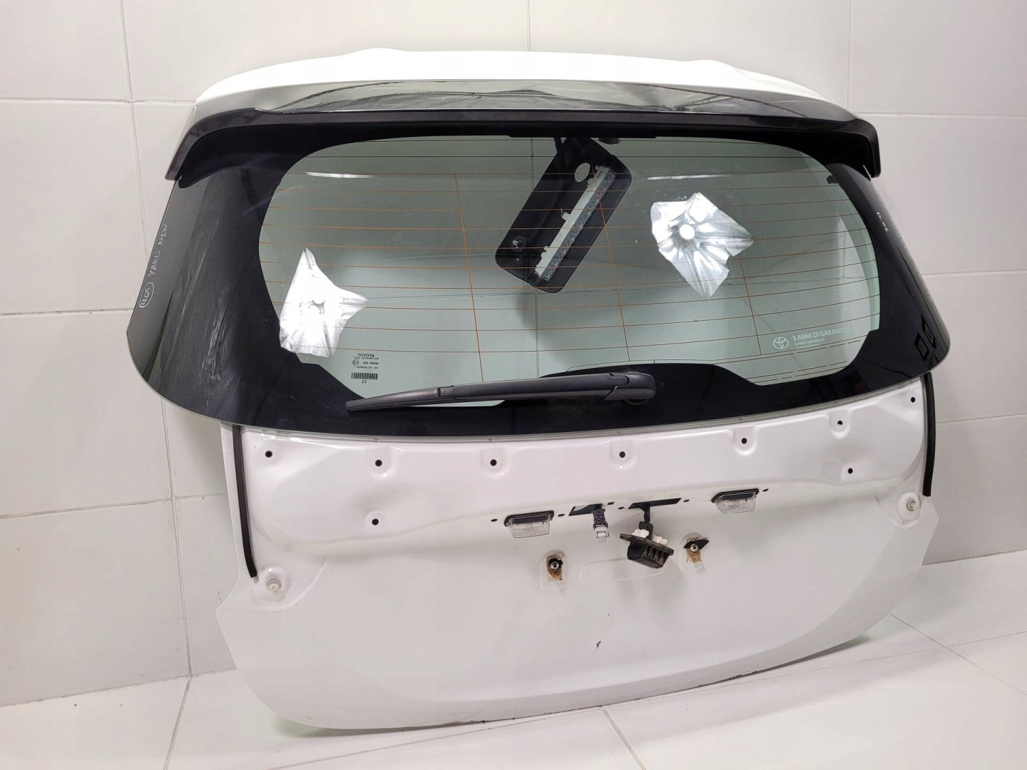 rear trunk door boot Toyota Yaris 3 XP130 2nd facelift 2018
