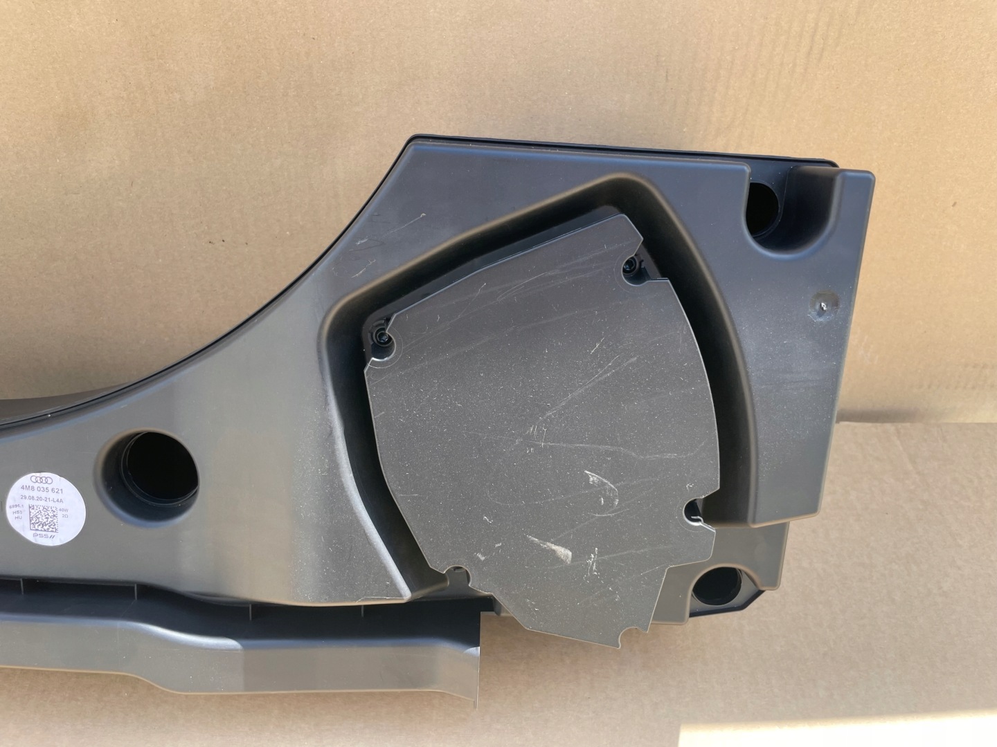 SUBWOOFER AUDI A8 4M8035621 original as new