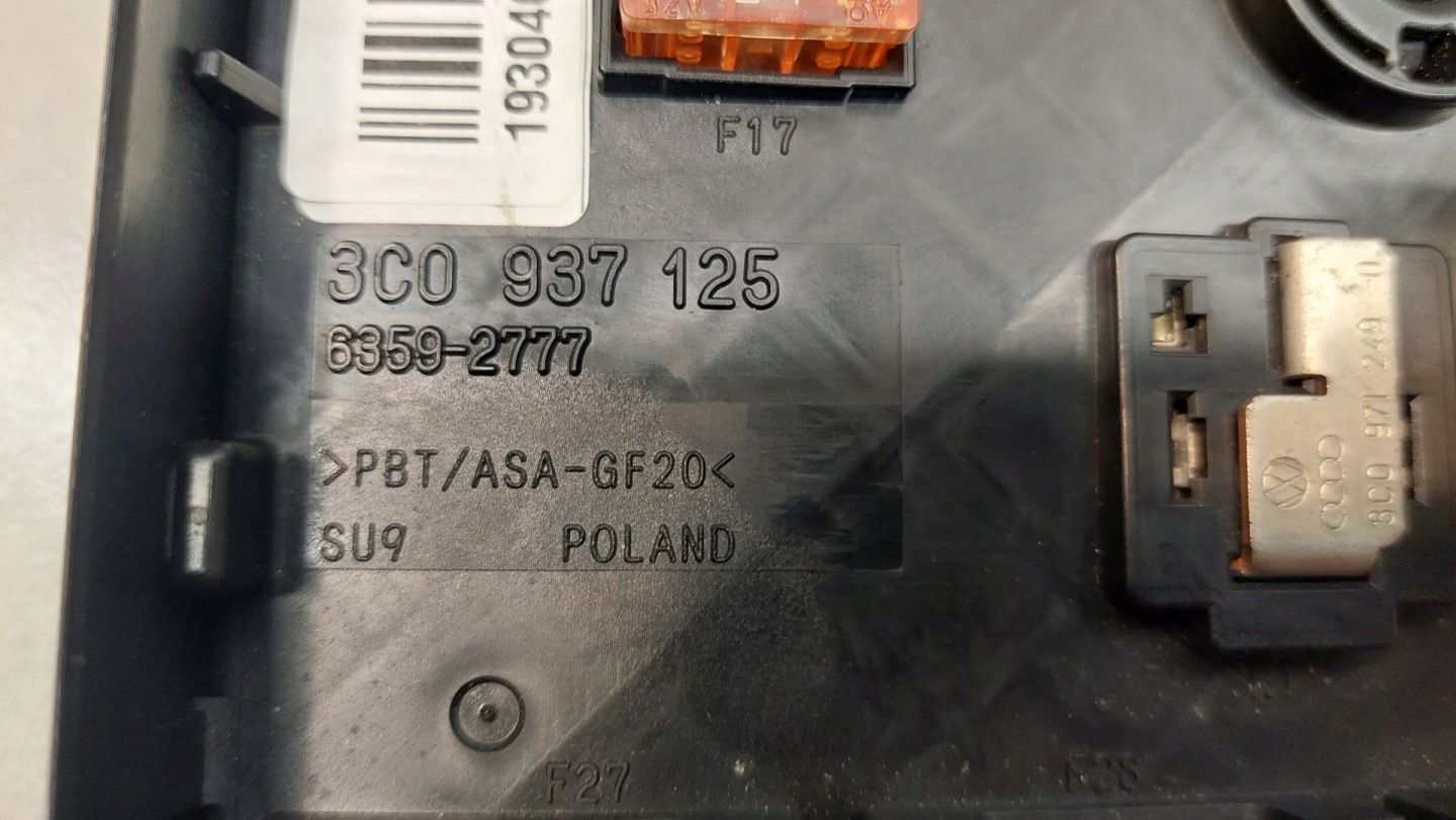 Kasten der Sicherungen PASSAT B6 1.9 TDI 3C0937125