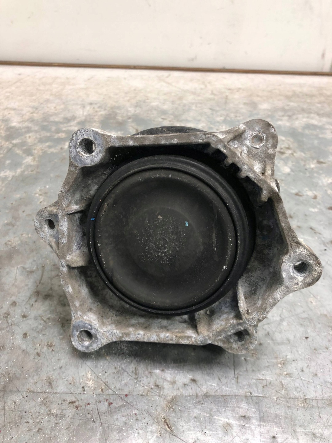 holder engine mount BMW F20 6859411