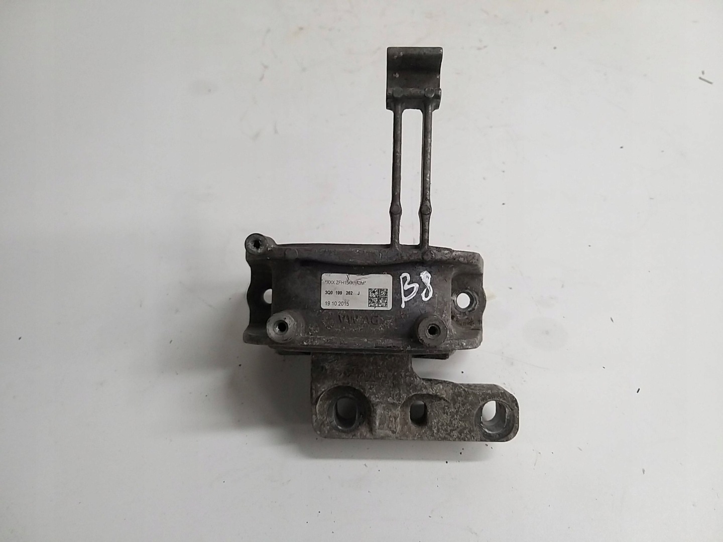 PASSAT B8 SUPERB III 1.6 TDI holder holder engine mount right 3Q0199262J