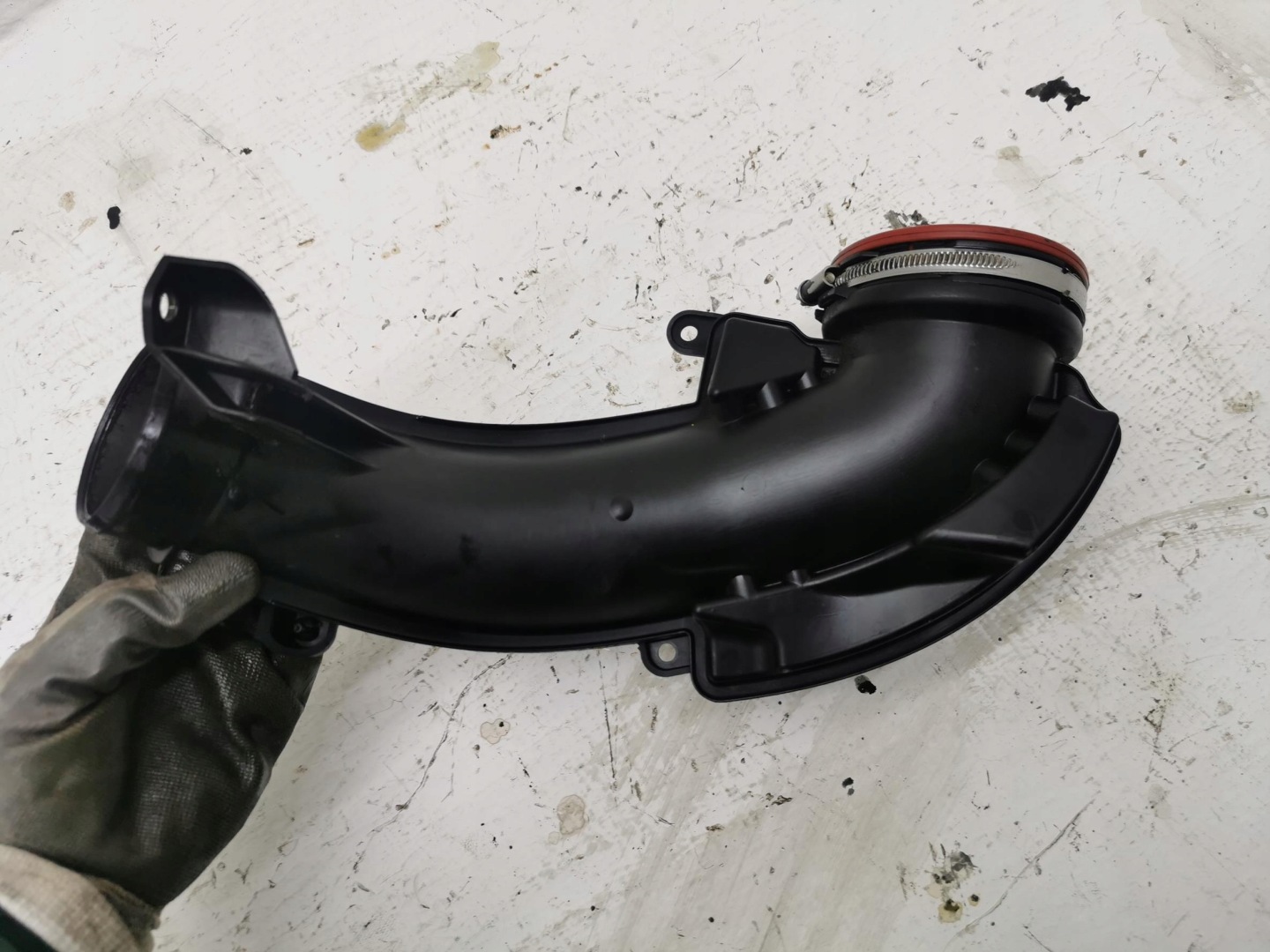 pipe air hose VOLVO V60 and 2.0 D 31293547