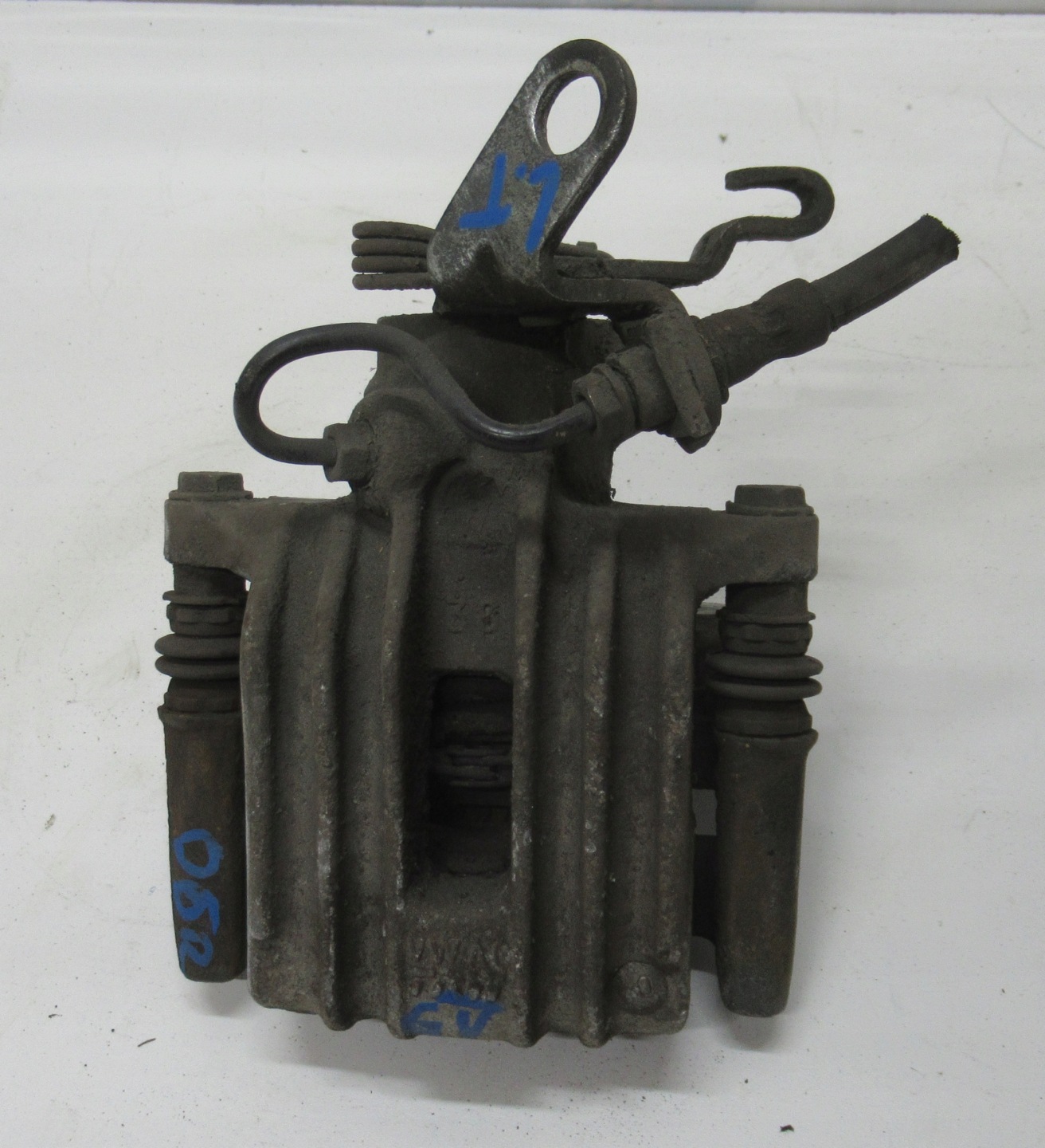 VW GOLF V 05R 1.6 FSI caliper left rear part