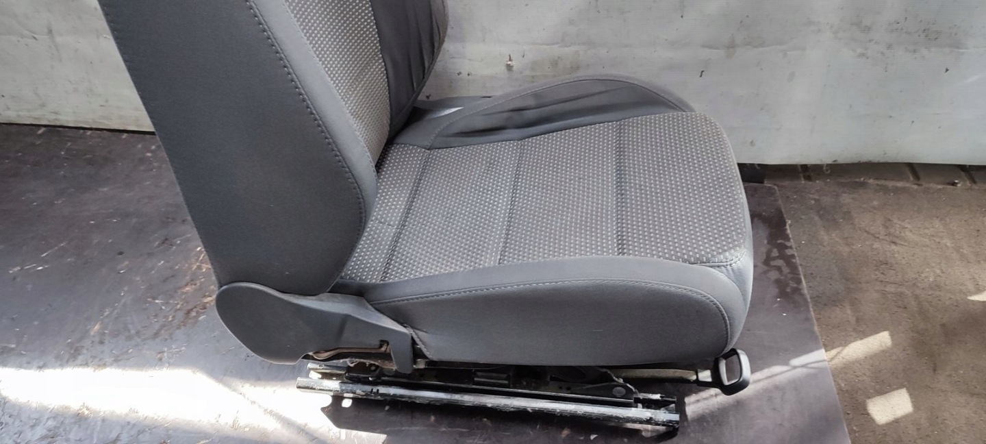 seat front left driver´s VW Golf V kombi 1,4 TSI